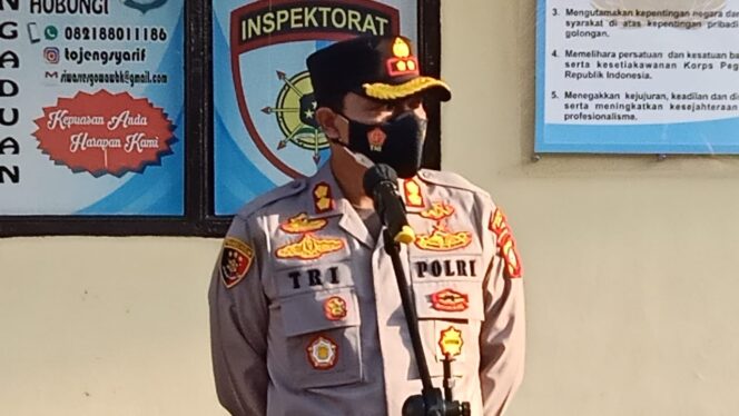 
 Kapolres Gowa Himbau Warga Waspada Jangan Beraktifitas Di Bantaran Sungai