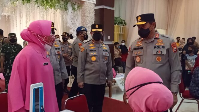 
 Kegiatan Vaksinasi Gowa di Kunjungi Kabanintelkam Polri dan Kapolda Sulsel