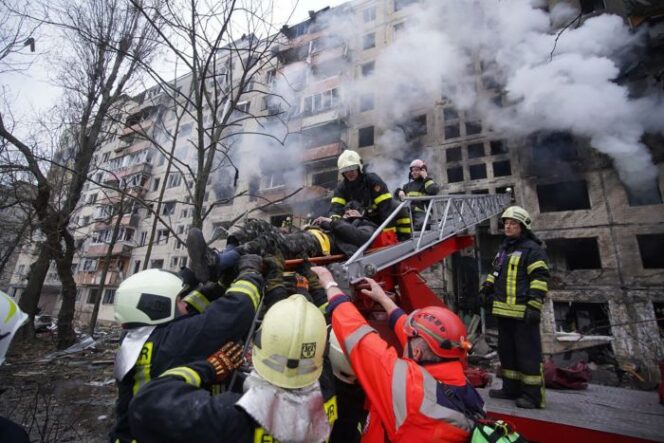 
 Pemerintah Ukraina Prediksi Akhir Agresi Rusia, Kapan berakhirnya!  .photo by  (State Emergency Service of Ukraine / AFP )