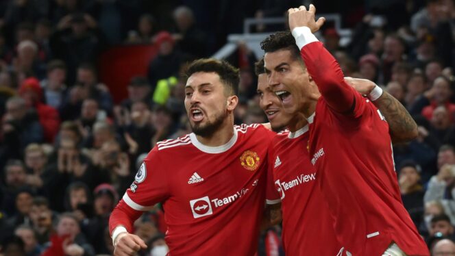 
 Manchester United 3-2 Tottenham - Premier League  (dok.google )