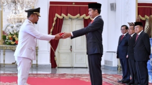 Jokowi Lantik Andi Sudirman Sulaiman