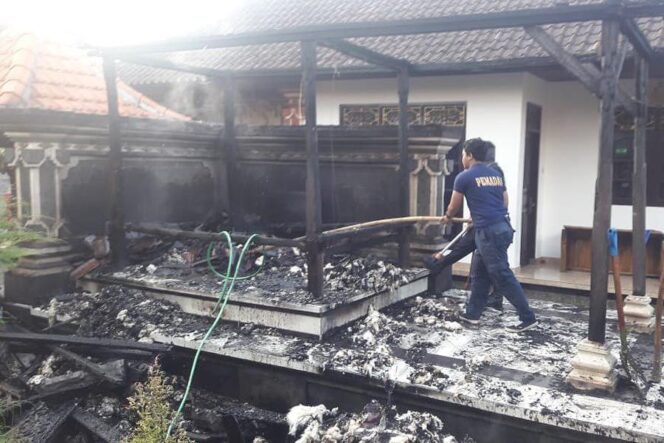 
 Ada apa,Lukisan Utuh Meski Seluruh Toko Ludes Terbakar