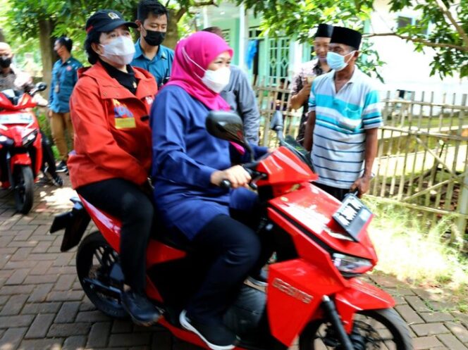 
 puan di bonceng Khofifah foto google