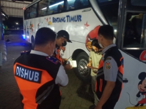 Jelang Lebaran, Dishub Makassar Ramp Check 15 Bus Pastikan Kendaraan Layak