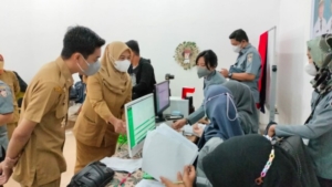 Jemput Bola, Kadis Dukcapil Makassar Tinjau Pelayanan Perekaman E-KTP di SMKN 8