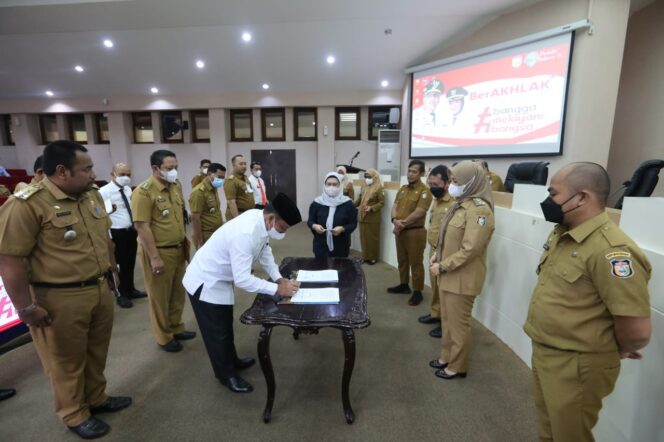 
 15 Camat di Makassar Tandatangani Komitmen Bersama Penanganan Lorong Wisata