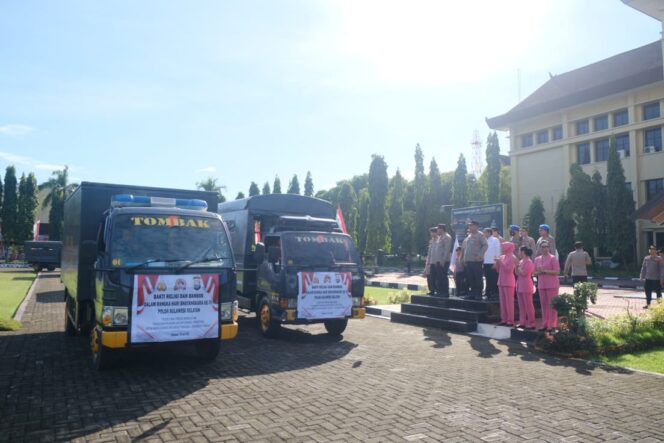 
 Kapolda Sulsel Lepas Pemberangkatan Kegiatan Bakti Religi  ( dok.humas polda )