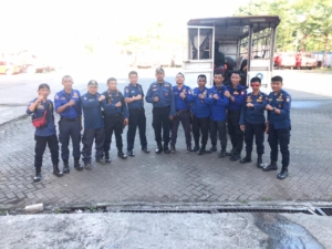Damkar Makassar Kerahkan 12