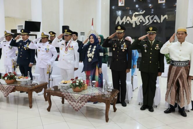 
 Wali Kota dan Wawali Makassar Ikuti Upacara yang Dipimpin Presiden Jokowi