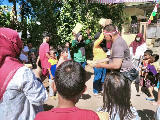 
 Dekatkan Diri, Bhabinkamtibmas Polsek Bontomarannu Buat Lomba Untuk Warga di HUT RI Ke-77