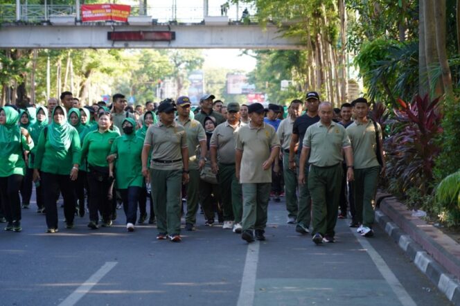 
 Pangdam Jalan Santai Bersama Prajurit, PNS dan KBT Kodam Hasanuddin