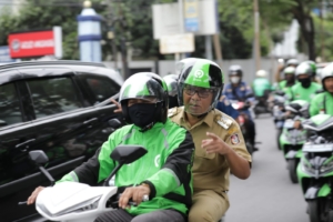 Pesan Khusus Lewat Aplikasi