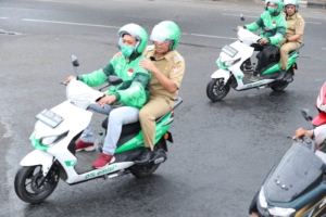 Walikota Makassar Gunakan Ojol