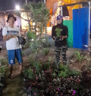 200 Bunga dan Lampion