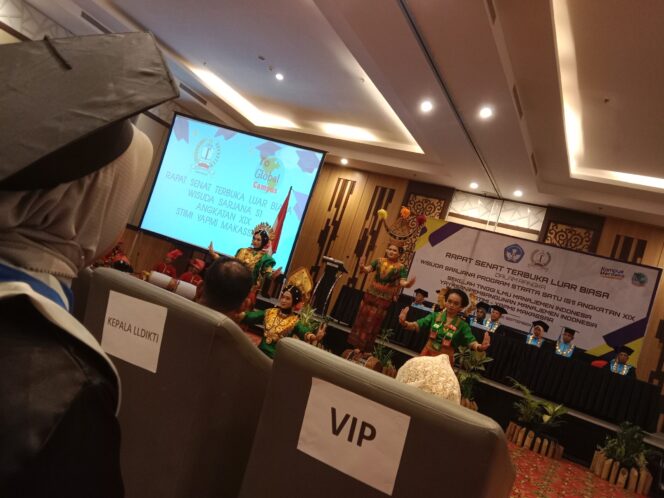 
 FOTO: Kampus STIMI YAPMI Makassar Gelar Wisuda di Hotel Harper