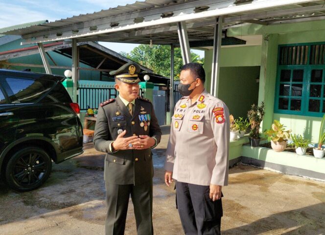 
 Kapolres Gowa Berikan Kejutan Ke Dandim 1409 Gowa di Hari HUT TNI Ke-77