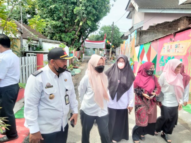 
 Lurah Kampung Buyang Sambut Kedatangan Tim Penilai Lorong Sehat Dinkes Makassar