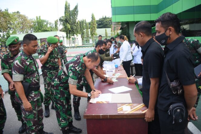 
 Personel Korem 132/Tadulako dan Jajaran Melaksanakan Tes Urine