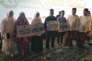 Empat Warga Makassar Terima