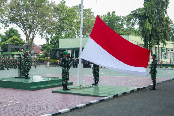 
 Kasipers Kasrem 132/Tdl Pimpin Upacara Bendera Mingguan