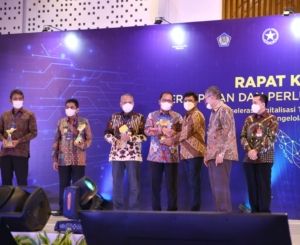 Menko Perekonomian Beri Makassar