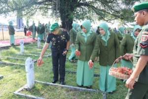 Peringati HUT Ke – 66 Kodam XIV Hasanuddin, Kodim 1426 Takalar Ziarah Ke TMP Polongbangkeng