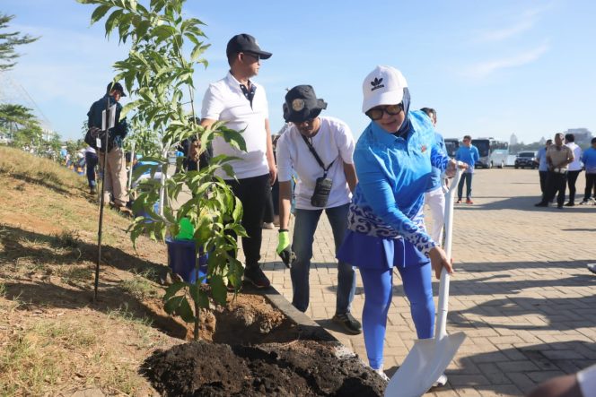 
 Wawali Makassar-36 Negara Delegasi MNEK Tanam Pohon Hingga Bersepeda Bersama