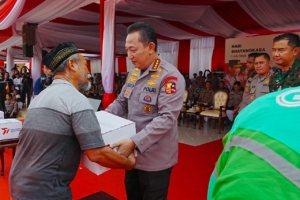 Gelar Baksos Hari Bhayangkara ke-77, Kapolri Ingin Polri Selalu Bersama Masyarakat