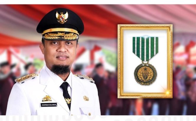 
 Produksi Beras Sulsel Tertinggi Nasional, Gubernur Sudirman Terima Satyalancana Wira Karya dari Presiden