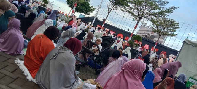 
 Muhammadiyah Kota Makassar Menggelar Pelaksanaan Sholat Idul Adha di Pelataran Pantai Losari