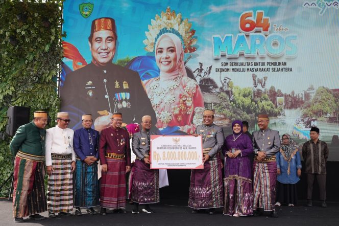 
 Pembangunan Infrastruktur di Maros, Gubernur Sulsel Serahkan Rp 8 M Bantuan Keuangan