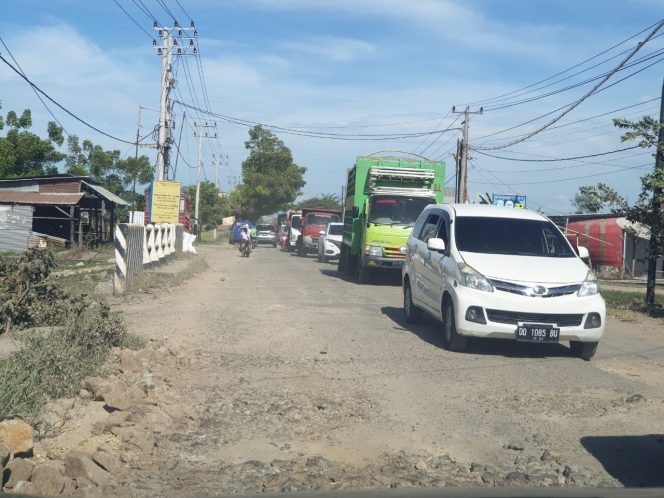 
 Pemprov Sulsel Pastikan Jalan Poros Sidrap-Soppeng Segera Dikerjakan