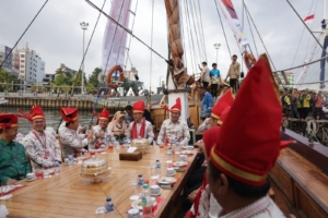 Pakai Kapal Phinisi, Wali Kota se-Indonesia Diajak Keliling Pantai Losari Nikmati Angin Sepoi-sepoi