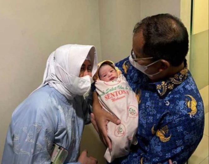 
 Walikota Makassar dan Keluarga Berbahagia, Cucu Pertama Lahir