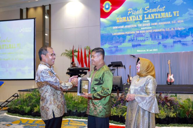 
 Pisah Sambut Dantamal VI Makassar, Walikota Makassar Sampaikan Terima Kasih