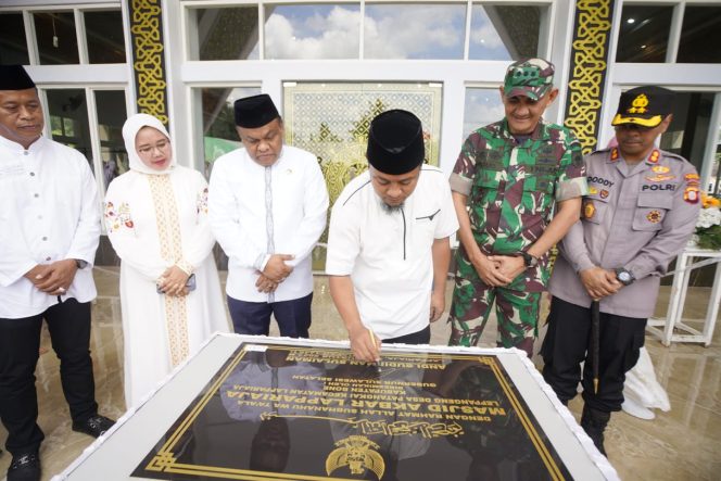 
 Resmikan Masjid Akbar Lappariaja Bone, Gubernur Ajak Masyarakat Makmurkan Masjid 