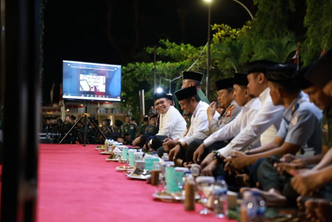 
 Pelaksanaan Zikir dan Shalawat Bersama Pangdam XIV/Hasanuddin dan Ribuan Masyarakat