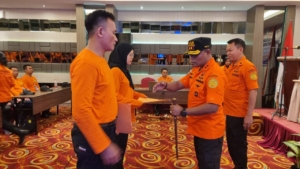 Kepala Kantor Basarnas Makassar Resmi Tutup Bimtek Teknis Pertolongan Pertama 