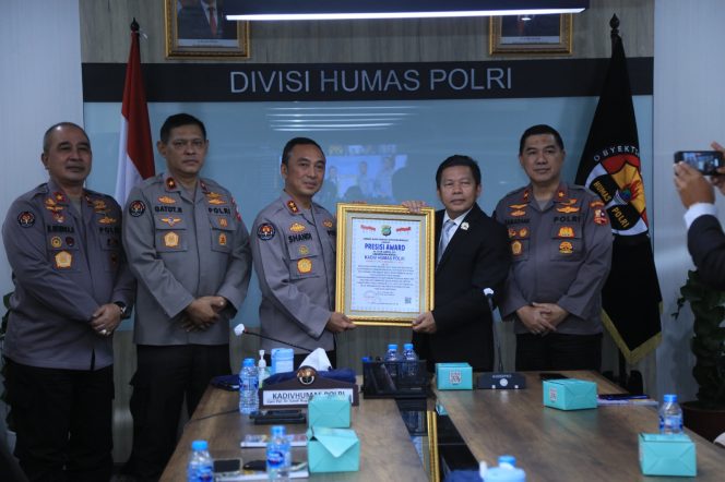 
 Divhumas Polri Raih Presisi Award Atas Prestasi Strategi Komunikasi Publik