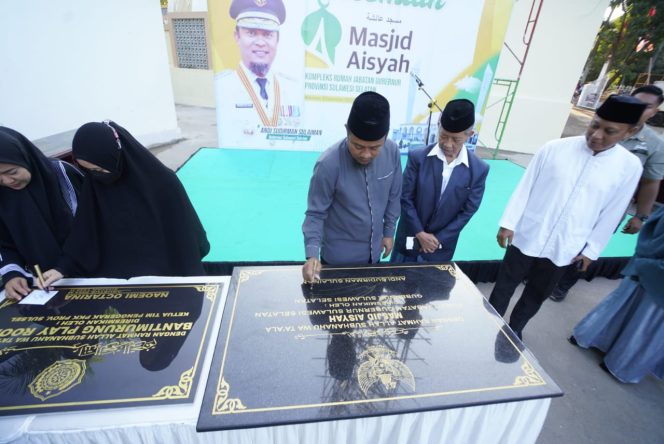 
 Gubernur Sulsel, Resmikan Masjid Aisyah Rujab Gubernuran