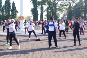 Pj Gubernur dan Ketua PKK Sofha Marwah Senam Pagi Bareng Pegawai Lingkup Pemprov Sulsel