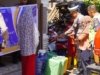 Aksi Sosial, Personel Ditlantas Polda Sulsel Bagi Air Bersih ke Warga