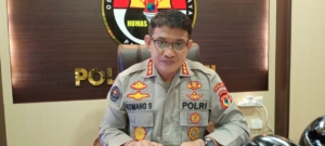 Polisi rekayasa lalu lintas saat tabligh akbar Ustadz Dasaad Latif di Polrestabes Makassar 