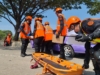 Akibat Melanggar Palang Rel Kereta Api, Basarnas Makassar Evakuasi 4 Korban