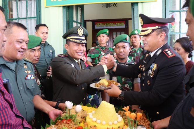 
 HUT TNI ke-78, Kapolres Berikan Kejutan ke Kodim 1409 Gowa