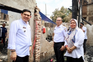 Camat Mamajang Dampingi Wali Kota Makassar Tinjau Lokasi Kebakaran 