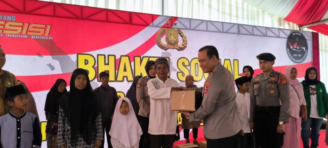 
 Wujudkan Pemilu Damai, Kaops Nusantara Cooling System Tebar 1.500 Paket Sembako di Tasikmalaya