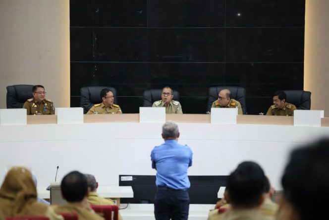 
 Kapal Pinisi dan Rumah Tongkonan Toraja Jadi Beground HUT Kota Makassar ke-416