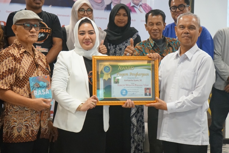 Profas Institut Apresiasi Bunda Hani sebagai Tokoh Wanita Pejuang UMK